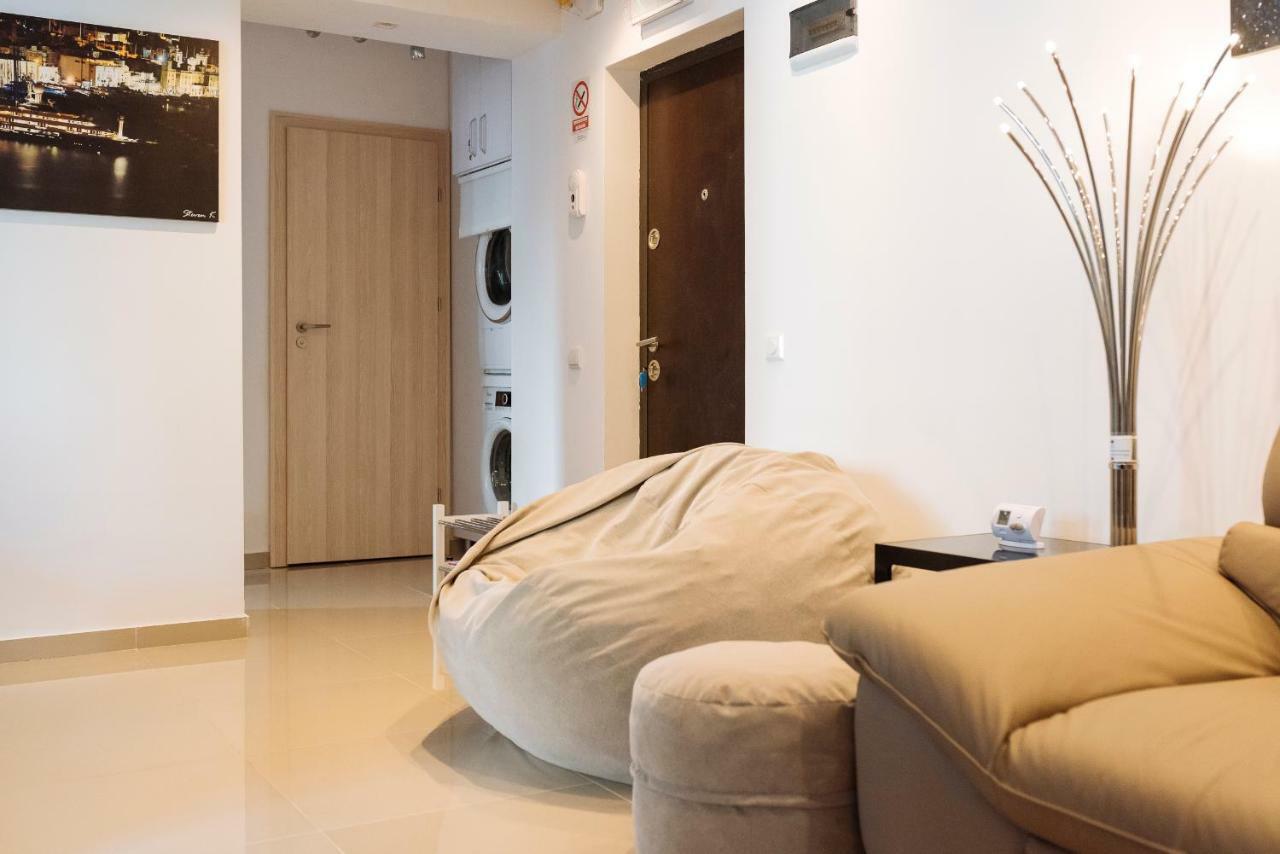 Apartamento Luxury Flat 8 Near Metro Bucarest Exterior foto