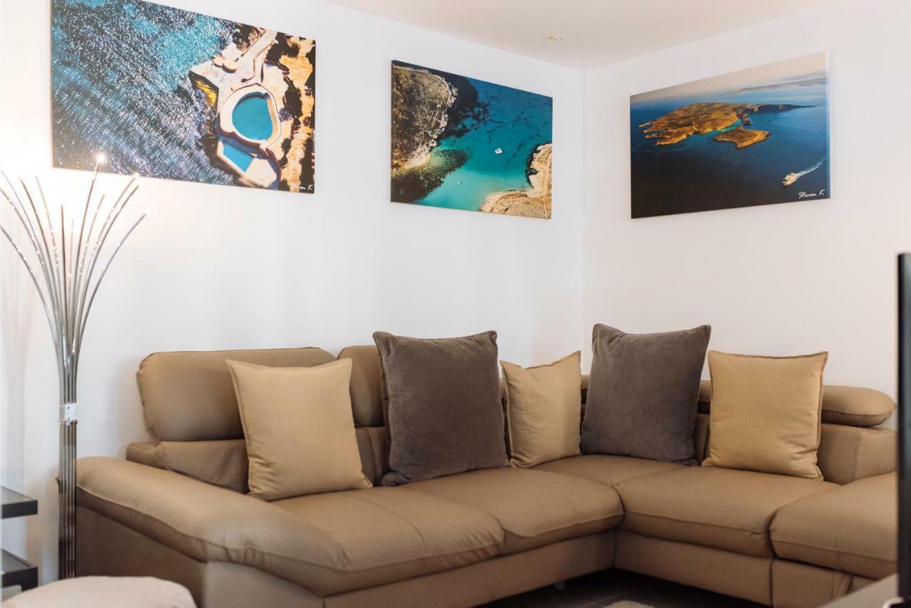 Apartamento Luxury Flat 8 Near Metro Bucarest Exterior foto